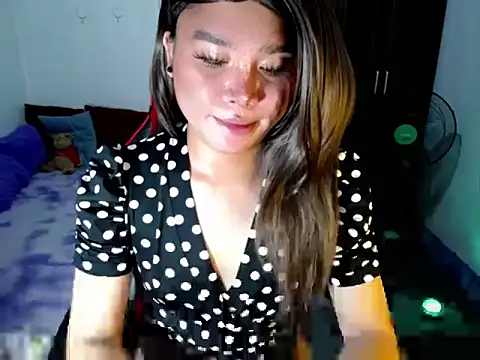 Urassiansweetcummer online show from April 2026 07:58:02 PM