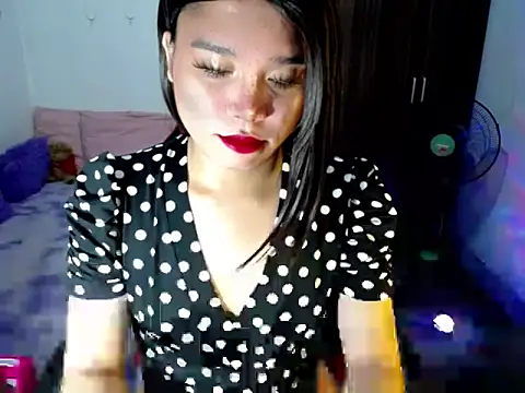 Snapshot of Urassiansweetcummer chatting on June 2026 01:46:01 PM Urassiansweetcummer online show from June 2026 01:46:01 PM
