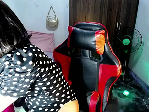 Snapshot of Urassiansweetcummer chatting on June 2026 12:13:01 AM Urassiansweetcummer online show from June 2026 12:13:01 AM