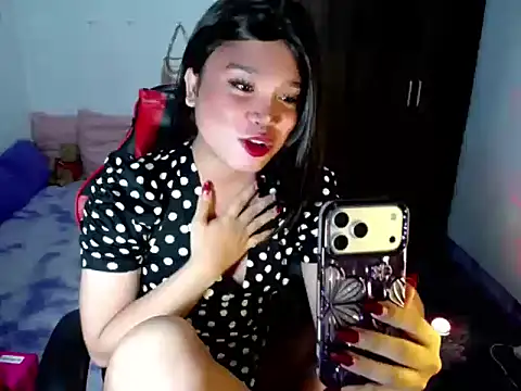 Snapshot of Urassiansweetcummer chatting on June 2026 12:18:02 PM Urassiansweetcummer online show from June 2026 12:18:02 PM