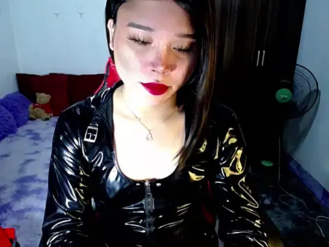 Snapshot of Urassiansweetcummer chatting on June 2026 11:28:01 PM Urassiansweetcummer online show from June 2026 11:28:01 PM