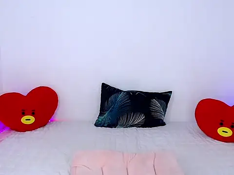 Snapshot of Sweet_kittyxx chatting on May 2026 11:21:01 PM Sweet kittyxx online show from May 2026 11:21:01 PM