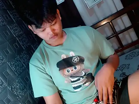 Reynelcock online show from October 2025 10:51:02 PM