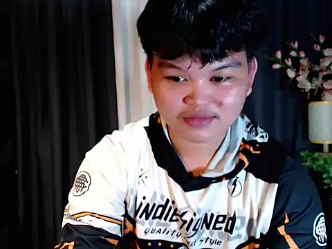 Reynelcock online show from October 2025 03:45:01 PM