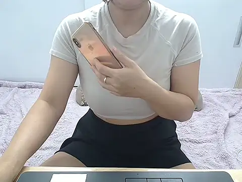 Snapshot of Amiee_Showhottie chatting on October 2025 01:06:01 AM Amiee Showhottie online show from October 2025 01:06:01 AM