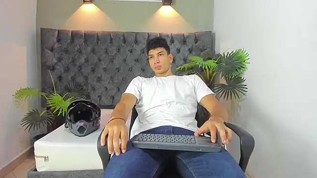 Snapshot of ALAN_REDINGER chatting on September 2025 01:00:02 PM ALAN REDINGER online show from September 2025 01:00:02 PM