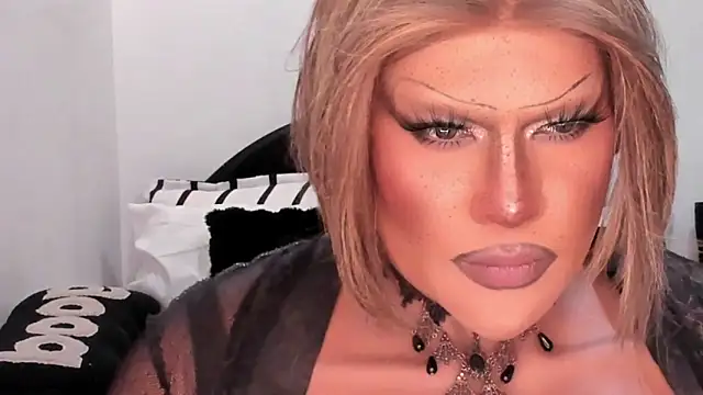 Snapshot of MistressDuhara chatting on May 2026 03:48:01 AM MistressDuhara online show from May 2026 03:48:01 AM