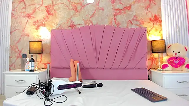 Wonderkloe  online show from March 2026 02:55:01 AM