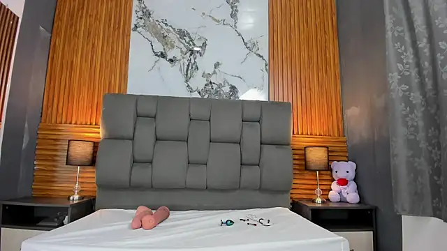 Wonderkloe  online show from April 2026 02:44:02 AM