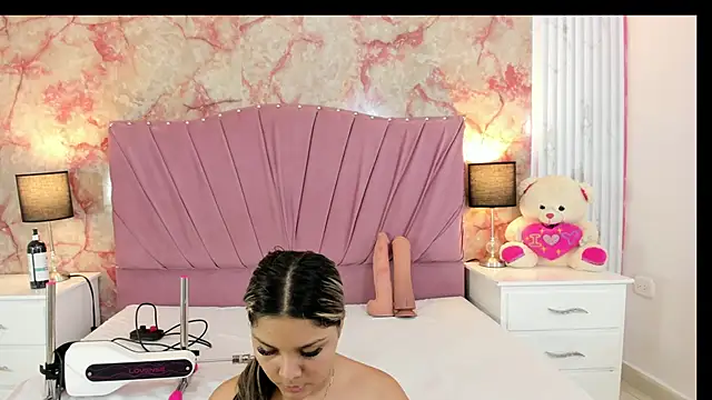 Wonderkloe  online show from April 2026 07:52:02 PM