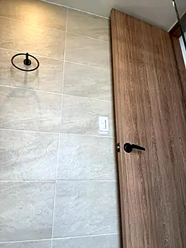 Nikii   online show from November 2025 01:33:02 PM