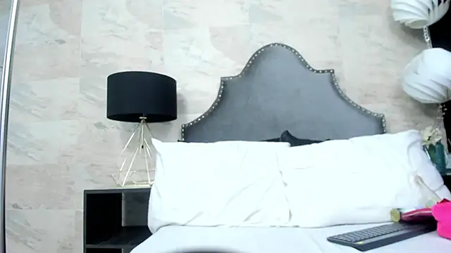 Snapshot of abigail_silver_ chatting on September 2025 12:16:01 PM abigail silver online show from September 2025 12:16:01 PM