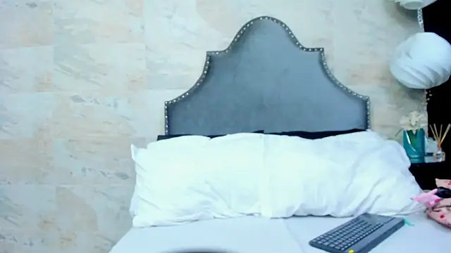 Snapshot of abigail_silver_ chatting on September 2025 12:38:02 PM abigail silver online show from September 2025 12:38:02 PM