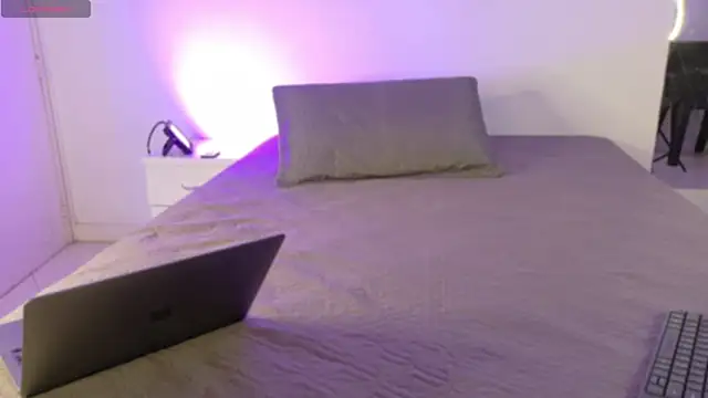 BeccaReedd online show from October 2025 03:01:02 AM