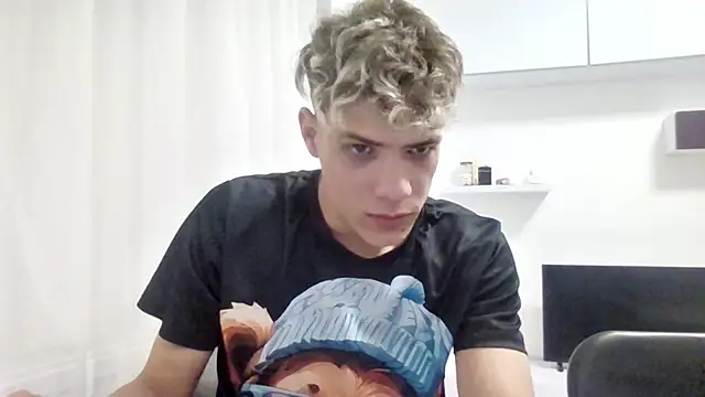 Snapshot of OttisBrawn chatting on October 2025 08:53:02 PM OttisBrawn online show from October 2025 08:53:02 PM