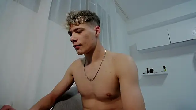 Snapshot of OttisBrawn chatting on October 2025 05:02:02 PM OttisBrawn online show from October 2025 05:02:02 PM