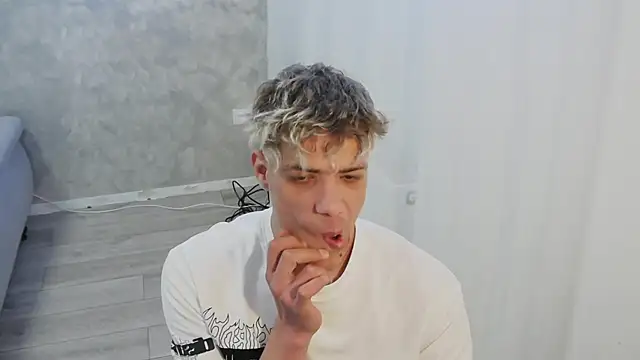 Snapshot of OttisBrawn chatting on October 2025 01:33:02 PM OttisBrawn online show from October 2025 01:33:02 PM