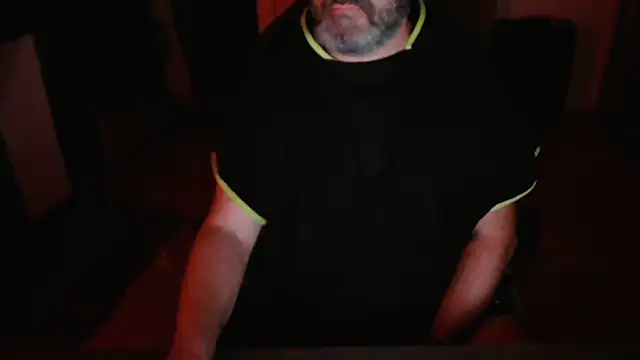 Snapshot of Hairyfred73 chatting on October 2025 03:50:02 AM Hairyfred73 online show from October 2025 03:50:02 AM