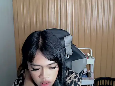 urcurlydiva online show from April 2026 05:14:01 AM