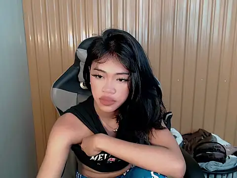 urcurlydiva online show from April 2026 04:56:01 AM