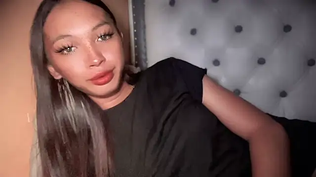 Snapshot of Simi_Ipit chatting on October 2025 09:28:02 PM Simi Ipit online show from October 2025 09:28:02 PM