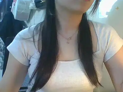 Linzly online show from May 2026 02:42:02 AM