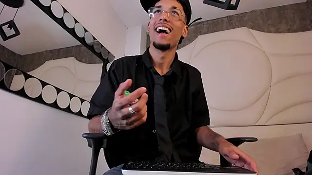 Thiagoferreti online show from October 2025 03:46:02 AM