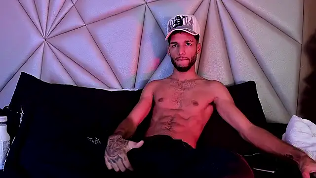 Thiagoferreti online show from April 2026 03:28:02 AM