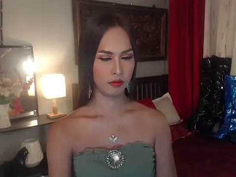 Nathalieheartt online show from December 2025 05:05:01 AM