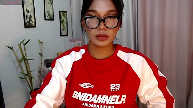 Herbielustts online show from December 2025 05:09:01 PM