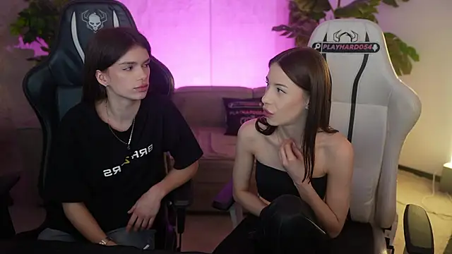 Selena Glow online show from March 2026 07:20:02 PM