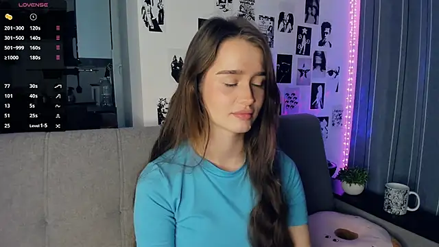 Snapshot of lovelyalivia chatting on November 2025 09:55:02 AM lovelyalivia online show from November 2025 09:55:02 AM