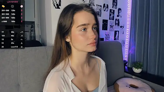 Snapshot of lovelyalivia chatting on November 2025 09:08:02 AM lovelyalivia online show from November 2025 09:08:02 AM