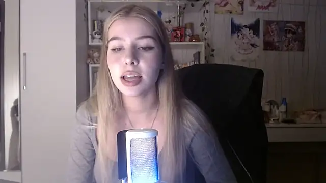 Panzee1 online show from October 2025 07:44:02 PM