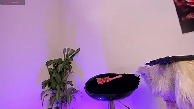 Michell Whitets online show from October 2025 01:57:02 PM