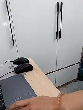 Mina luna online show from September 2025 09:58:02 PM