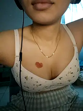 Suna Lina online show from November 2025 02:35:01 AM