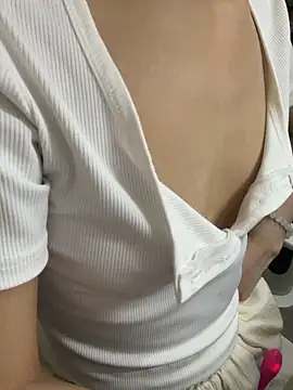 Snapshot of Mina048 chatting on February 2026 01:42:01 AM Mina048 online show from February 2026 01:42:01 AM