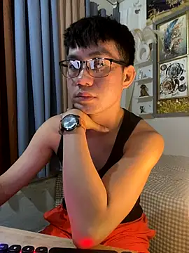 xshyboyx online show from November 2025 02:32:01 PM