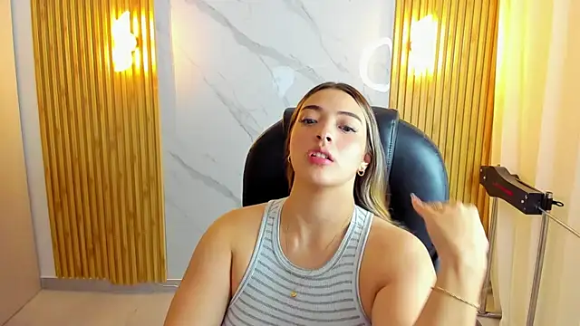 Snapshot of KYLIE_JONES6 chatting on September 2025 02:33:02 AM KYLIE JONES6 online show from September 2025 02:33:02 AM