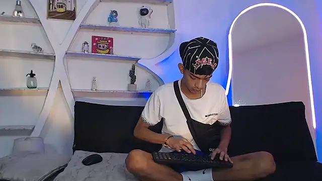 PRETTY SEX1 online show from October 2025 01:12:02 PM