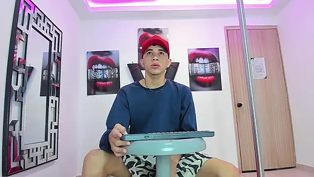 Snapshot of RED_EMPIRE chatting on September 2025 01:35:02 PM RED EMPIRE online show from September 2025 01:35:02 PM