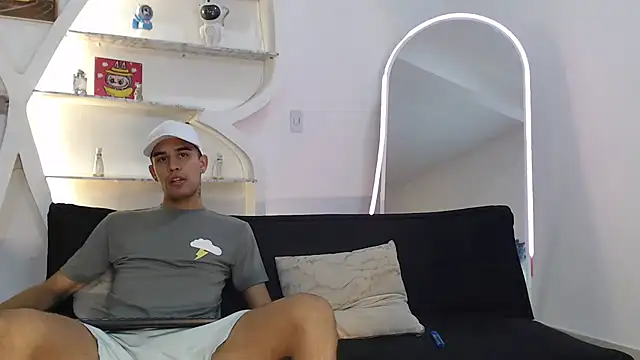 Snapshot of RED_EMPIRE chatting on October 2025 01:28:01 AM RED EMPIRE online show from October 2025 01:28:01 AM