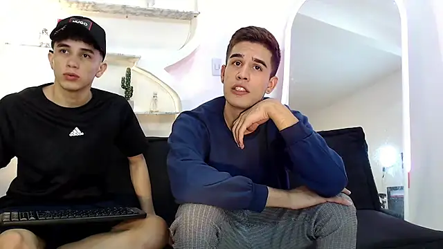 Snapshot of RED_EMPIRE chatting on October 2025 01:20:01 AM RED EMPIRE online show from October 2025 01:20:01 AM