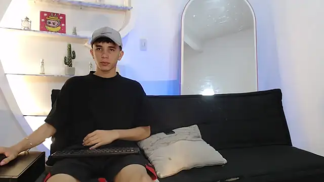 Snapshot of RED_EMPIRE chatting on November 2025 01:40:01 AM RED EMPIRE online show from November 2025 01:40:01 AM