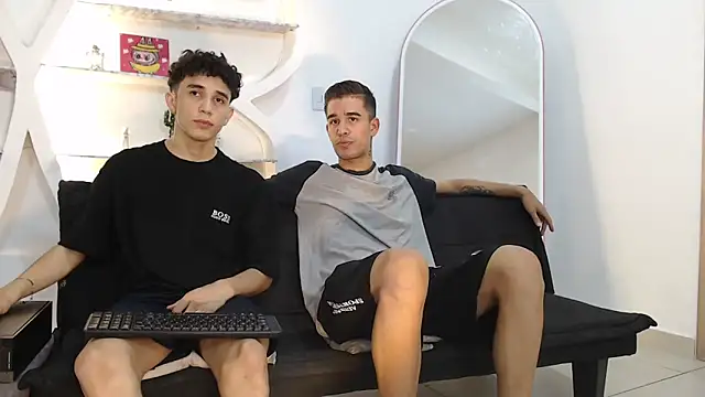 Snapshot of RED_EMPIRE chatting on November 2025 01:40:02 AM RED EMPIRE online show from November 2025 01:40:02 AM