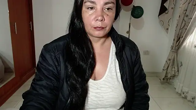 Snapshot of Vivian_milf_paint chatting on October 2025 11:27:01 AM Vivian milf paint online show from October 2025 11:27:01 AM