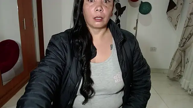 Snapshot of Vivian_milf_paint chatting on November 2025 11:21:01 AM Vivian milf paint online show from November 2025 11:21:01 AM