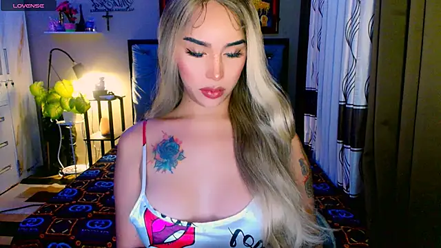 Snapshot of Franchesca_Trans chatting on November 2025 02:39:02 AM Franchesca Trans online show from November 2025 02:39:02 AM