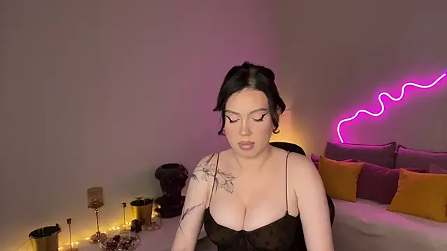 Snapshot of mistress_of_hearts chatting on May 2026 07:09:02 PM mistress of hearts online show from May 2026 07:09:02 PM